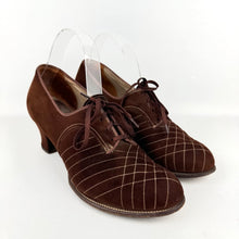 Load image into Gallery viewer, Original Late 1930's or Early 1940's Clarks Chocolate Brown Lace Up Shoes - Size 6 6.5