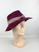 Load image into Gallery viewer, Original 1940's Burgundy Felt Fedora with Pink Pleated Trim