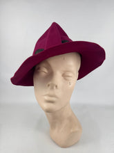 Load image into Gallery viewer, Original 1940's Burgundy Felt Fedora Hat with Grey Leather Scalloped Trim and Bow Detail