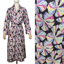 Load image into Gallery viewer, Original 1940's Novelty Print Dressing Gown - Black with Vibrant Bow Print - Bust 34 36 38