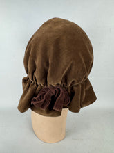 Load image into Gallery viewer, Original Late 1940's Two Tone Brown Velvet Hat with Bow Trim