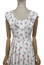 Load image into Gallery viewer, Original 1950's White, Pink and Green Textured Cotton Belted Day Dress with Roses Print and Frill Collar - Bust 34 *