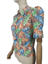 Load image into Gallery viewer, 1940's Reproduction Novelty Print Blouse with Skeins of Wool in Orange, Blue and Green on a Brown and White Base Made From an Original 1940's Feed Sack - Bust 32 34