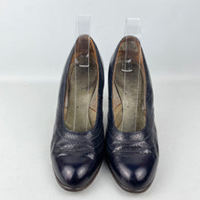Load image into Gallery viewer, Original 1930's 1940's Navy Leather High Court Shoes - UK 6
