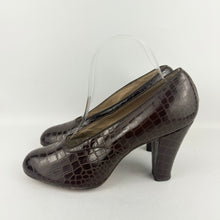 Load image into Gallery viewer, Original 1940's Vanity Brown Leather Mock Croc High Court Shoes - UK 5.5 6 *