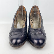Load image into Gallery viewer, Original 1930's 1940's Navy Leather High Court Shoes - UK 6