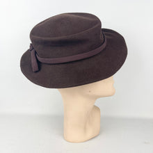 Load image into Gallery viewer, Original 1940’s Chocolate Brown Felt Hat with Grosgrain Trim