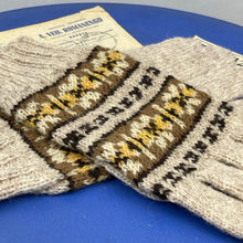 Load image into Gallery viewer, Vintage Pure Wool Fair Isle Gloves in Brown, Cream and Orange *