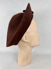 Load image into Gallery viewer, Original 1940's Mid Brown Felt Beret Hat with Bow Trim