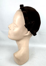 Load image into Gallery viewer, 1930’s Chocolate Brown Felt Cap with Scalloped Felt Trim
