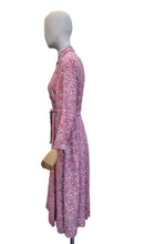 Load image into Gallery viewer, Original 1940’s Pink and White Floppy Cotton Belted Day Dress - Bust 36