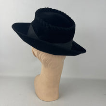 Load image into Gallery viewer, Original 1930's 1940's Inky Black Felt Fedora with Lace Work and Grosgrain Trim