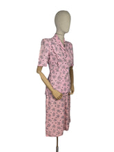 Load image into Gallery viewer, Original 1940's CC41 Pink, Black and White Moygashel Linen Suit - Bust 34