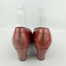 Load image into Gallery viewer, Original 1940's A Krayson Model Red Leather Peeptoe Court Shoes - UK 4