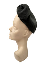 Load image into Gallery viewer, Original 1950's Mitzi Lorenz Charcoal Grey Felt and Velvet Hat with Large Bow Trim