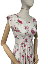 Load image into Gallery viewer, Original 1950's Pretty Floral Rayon Dress with Pink and White Daisy Print - Bust 33 34 *