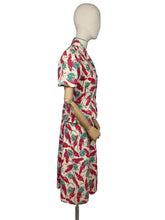 Load image into Gallery viewer, Original 1940’s Novelty Print Summer Linen Suit Featuring the Island of Jamaica - Bust 36 38