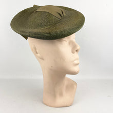 Load image into Gallery viewer, Original 1940’s Green Straw Hat with Large Grosgrain Bow Trim - AS IS