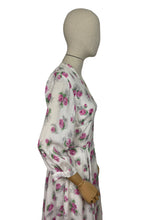 Load image into Gallery viewer, Original 1950's Pretty Floral Rayon Dress with Pink and White Daisy Print - Bust 33 34 *