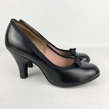 Load image into Gallery viewer, Original 1940's 1950's Deadstock Black Leather Court Shoes with Bow Detail  - UK Narrow 3 *