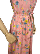 Load image into Gallery viewer, Original 1970’s Does 1940’s Floral Belted Day Dress - Bust 34