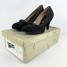 Load image into Gallery viewer, Original 1940's 1950's Deadstock Black Suede Court Shoes with Bow Detail - UK 5