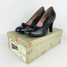 Load image into Gallery viewer, Original 1940's 1950's Deadstock Black Leather Court Shoes with Bow Detail  - UK Narrow 3 *