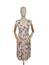 Load image into Gallery viewer, Original 1950's Pretty Floral Rayon Dress with Pink and White Daisy Print - Bust 33 34 *