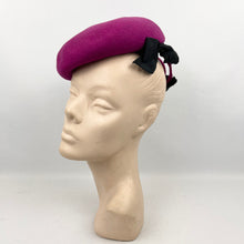 Load image into Gallery viewer, Original 1940’s Fuchsia Pink Felt Hat with Black Grosgrain Bow Trim *