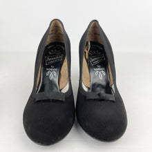 Load image into Gallery viewer, Original 1940's 1950's Deadstock Black Suede Court Shoes with Bow Detail - UK 5