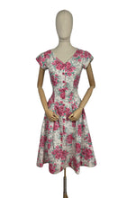 Load image into Gallery viewer, Original 1950's Charming Floral Cotton Day Dress in Pink and Green Print on White - Bust 33 34 *