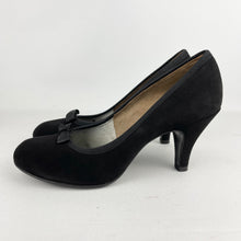Load image into Gallery viewer, Original 1940's 1950's Deadstock Black Suede Court Shoes with Bow Detail - UK 5