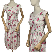 Load image into Gallery viewer, Original 1950's Pretty Floral Rayon Dress with Pink and White Daisy Print - Bust 33 34 *