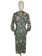 Load image into Gallery viewer, Beautiful Vintage Jeannie Brand Jersey Bold Floral Wiggle Dress - Bust 38 40