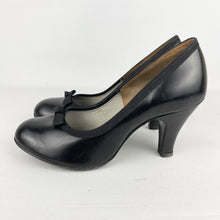 Load image into Gallery viewer, Original 1940's 1950's Deadstock Black Leather Court Shoes with Bow Detail  - UK Narrow 4 *