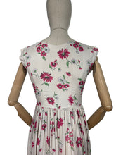 Load image into Gallery viewer, Original 1950's Pretty Floral Rayon Dress with Pink and White Daisy Print - Bust 33 34 *