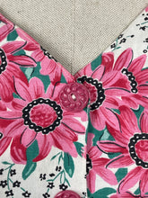 Load image into Gallery viewer, Original 1950's Charming Floral Cotton Day Dress in Pink and Green Print on White - Bust 33 34 *
