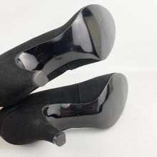Load image into Gallery viewer, Original 1940's 1950's Deadstock Black Suede Court Shoes with Bow Detail - UK 5
