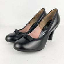 Load image into Gallery viewer, Original 1940's 1950's Deadstock Black Leather Court Shoes with Bow Detail  - UK Narrow 3 *