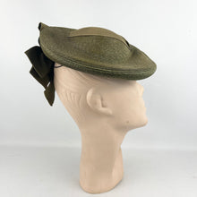 Load image into Gallery viewer, Original 1940’s Green Straw Hat with Large Grosgrain Bow Trim - AS IS