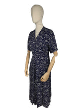 Load image into Gallery viewer, Original 1940's Classic Cotton Day Dress in Blue and White Print - Bust 38 40 *