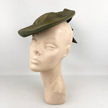 Load image into Gallery viewer, Original 1940’s Green Straw Hat with Large Grosgrain Bow Trim - AS IS