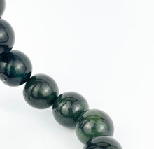 Load image into Gallery viewer, Vintage Bakelite Choker Necklace in Dark Green with Screw Clasp