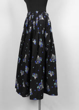 Load image into Gallery viewer, 1950s Black Cotton Novelty Print Skirt with Fans - W27 28