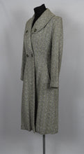 Load image into Gallery viewer, 1940s Fit and Flare Princess Coat - B37