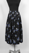 Load image into Gallery viewer, 1950s Black Cotton Novelty Print Skirt with Fans - W27 28