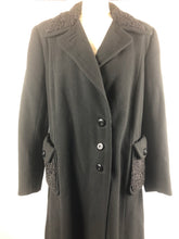 Load image into Gallery viewer, 1940s 11011 Volup Black Wool Coat - B44 46