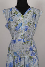 Load image into Gallery viewer, 1950s Blue Roses Nylon Dress - B38/40