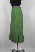 Load image into Gallery viewer, 1940s Reproduction Wool Skirt - W32 33 Maximum