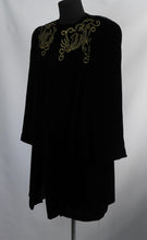 Load image into Gallery viewer, 1940s Black Velvet Evening Jacket with Soutache and Sequins - B38/40
